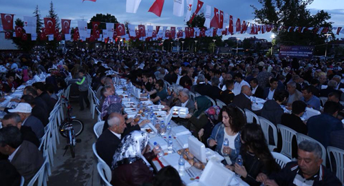 Kahramanmaraş Büyükşehir Belediyemizin düzenlediği iftar programında Elbistanlı hemşehrilerimizle bir araya geldik.