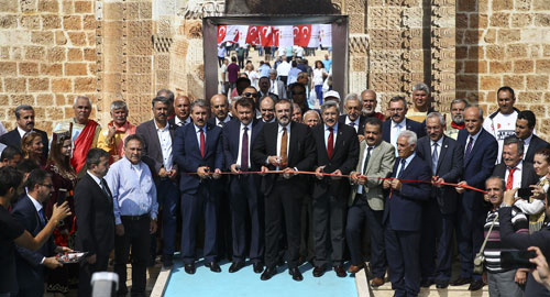 AK Parti Sözcüsü Mahir Ünal, Atatürk Kültür Merkezi'nde düzenlenen "Kahramanmaraş Tanıtım Günleri"nin açılışına katıldı.