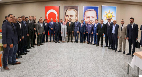 AK Parti Kahramanmaraş Milletvekillerimiz, İl Başkanımız, İl Başkan Yardımcılarımız ve İlçe Başkan adaylarımız ile genel merkezimizde bir araya geldik.
